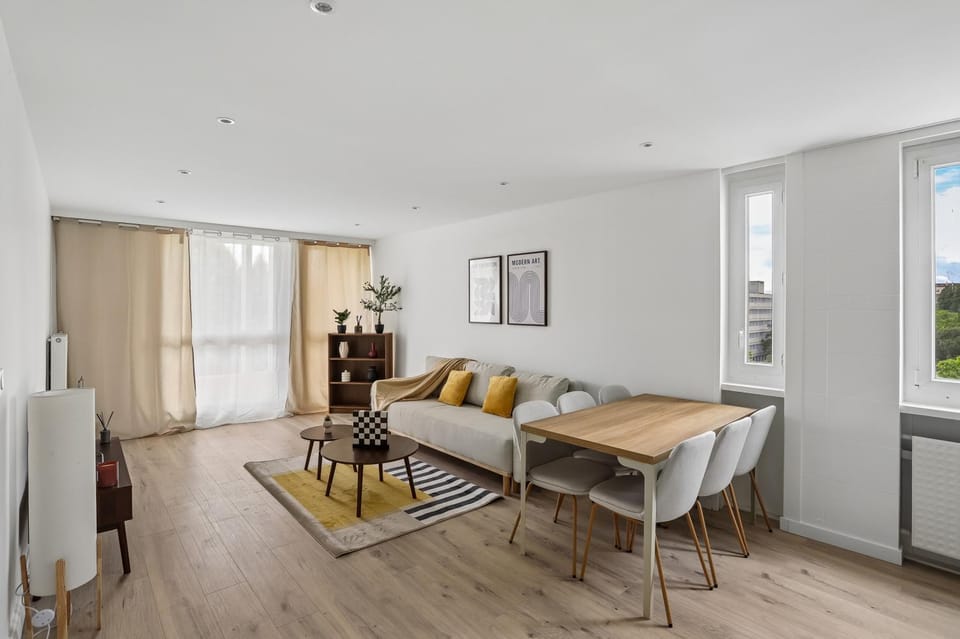 Communal lounge/ TV room, TV and multimedia, Living room, Seating area