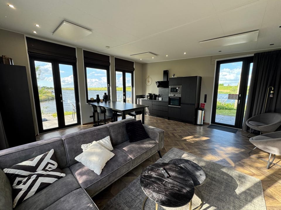 De IJssel Eilanden Chalet Steg SixtySix Kampen mit Zaun Nr 766 House in Flevoland, Netherlands
