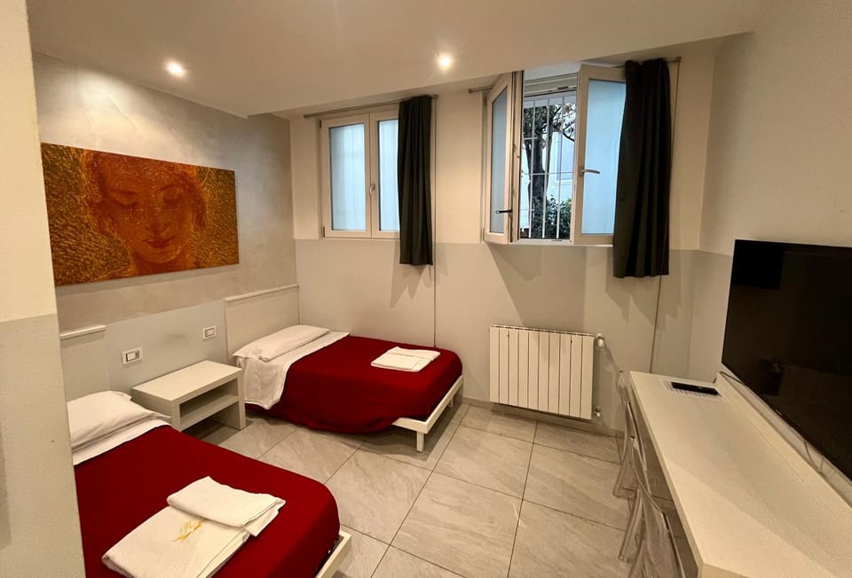 Bed, TV and multimedia, Photo of the whole room