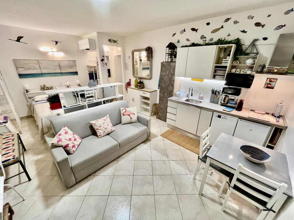 Living room, Dining area