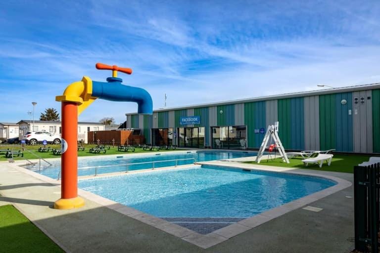 Pool view, Swimming pool