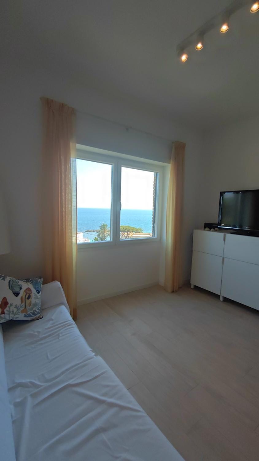 Natural landscape, TV and multimedia, Dining area, Sea view