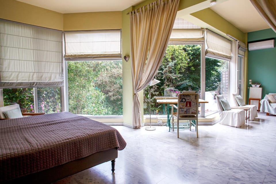 Bed, Living room, Bedroom, Garden view