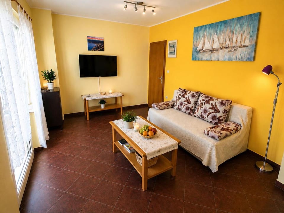 Communal lounge/ TV room, TV and multimedia, Living room, Seating area