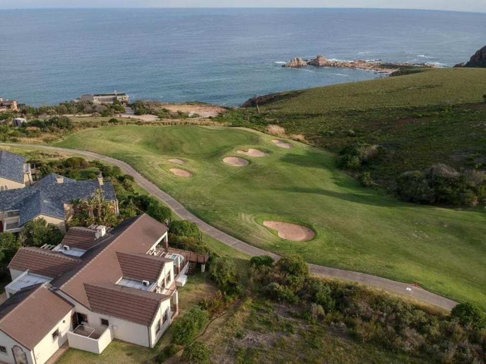 Property building, Natural landscape, Bird's eye view, Golfcourse, Golfcourse, Sea view, Sea view