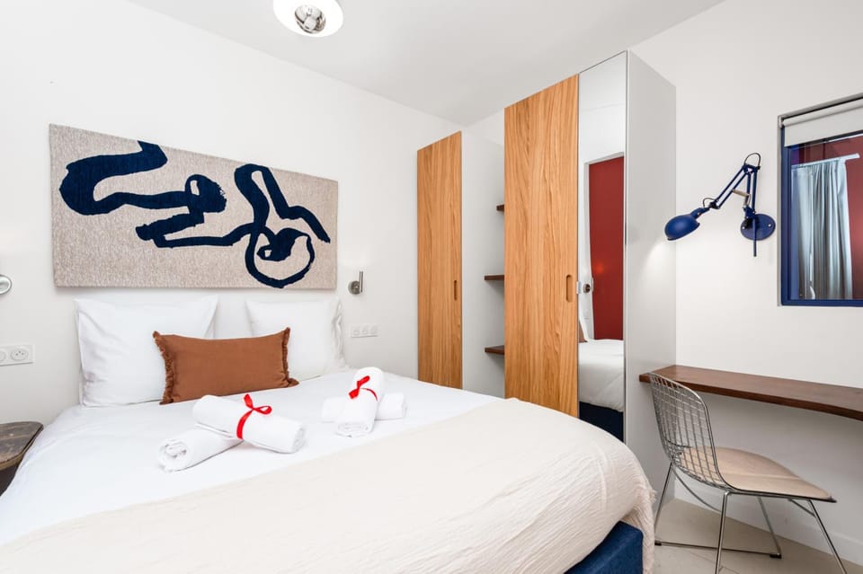 Bed, Photo of the whole room, Bedroom, towels, wardrobe