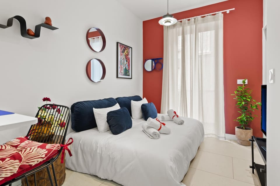Bed, Living room, Seating area