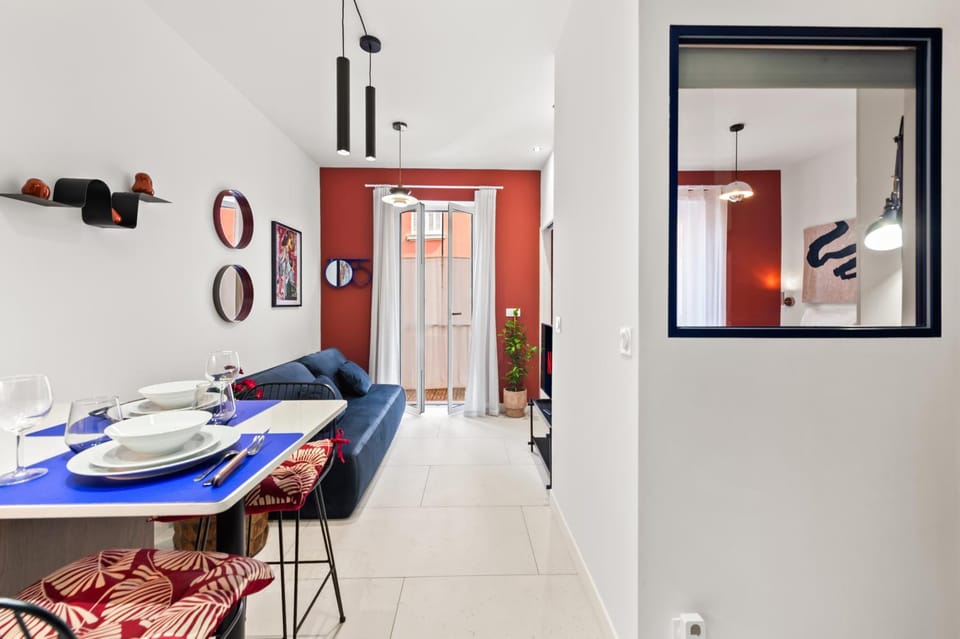 Living room, Seating area, Dining area, air conditioner