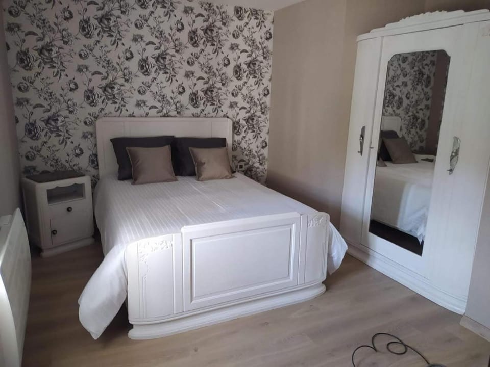 Living room, Bedroom