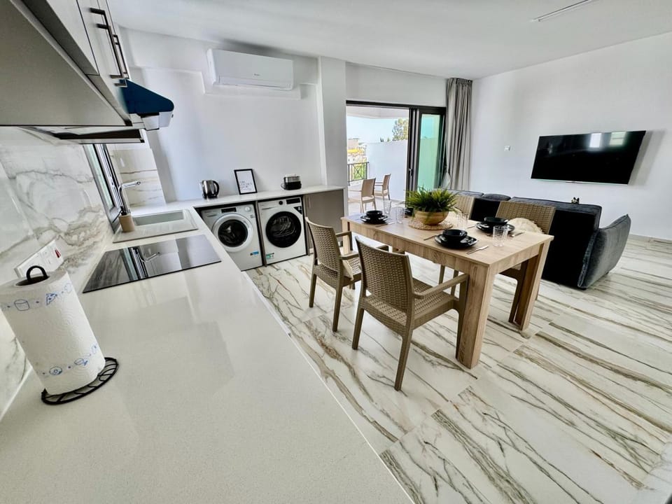 Dining area, kitchen