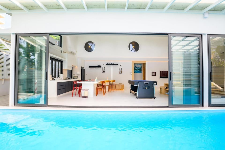 Living room, Swimming pool