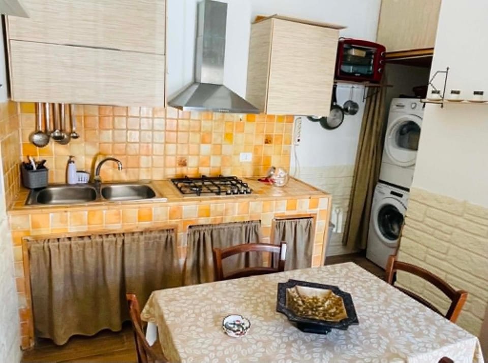 Kitchen or kitchenette, Dining area, stove, washing machine, dryer