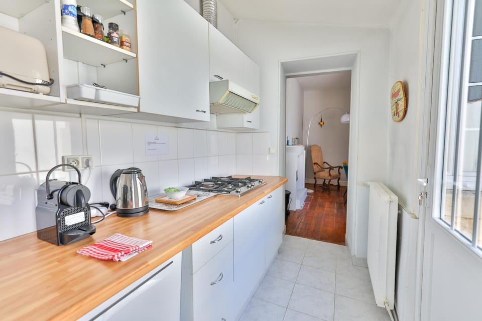 Coffee/tea facilities, dishwasher, washing machine, kitchen