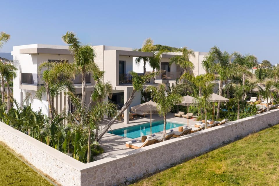 Property building, Spring, Day, Garden, Garden view, Pool view, Swimming pool, sunbed
