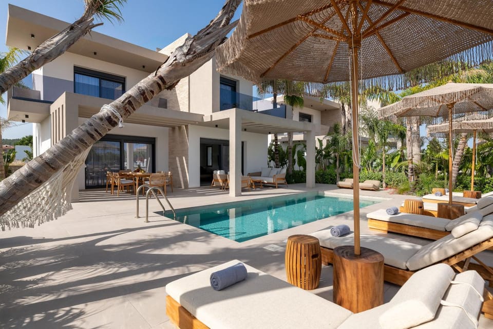 Property building, Patio, Spring, Day, Natural landscape, Garden, Garden view, Pool view, Swimming pool, sunbed