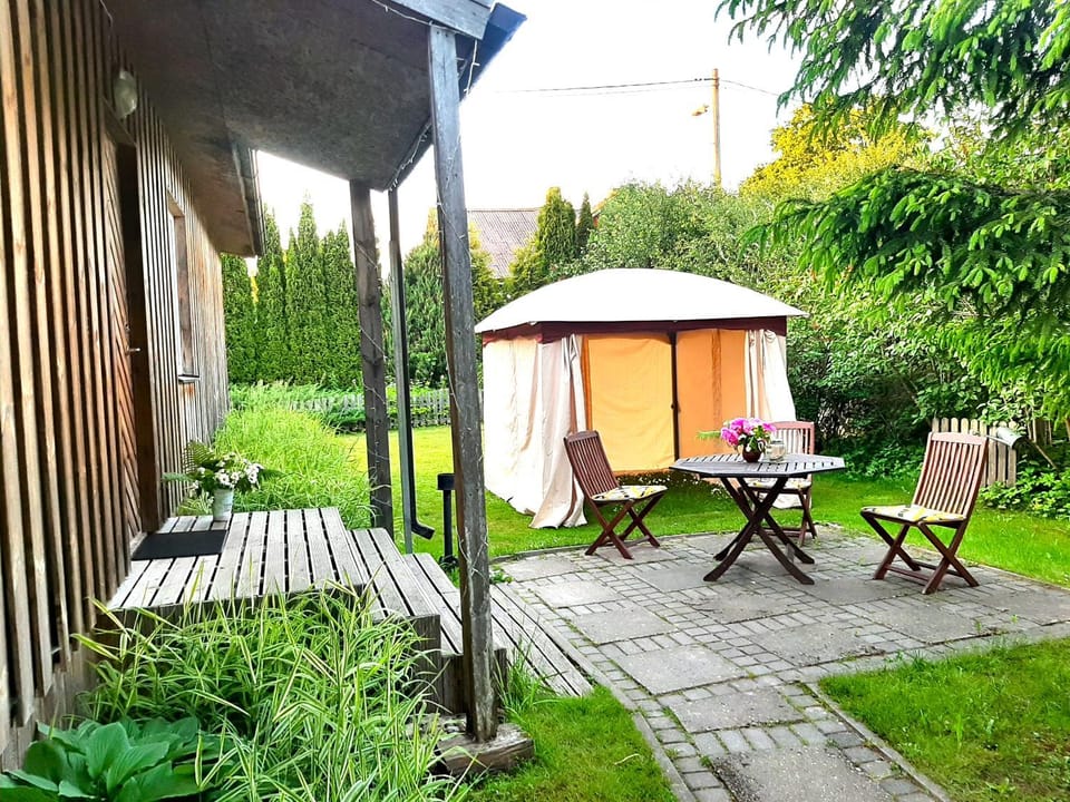 Property building, Neighbourhood, BBQ facilities, hair dresser