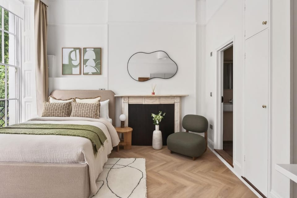 Seating area, Bedroom
