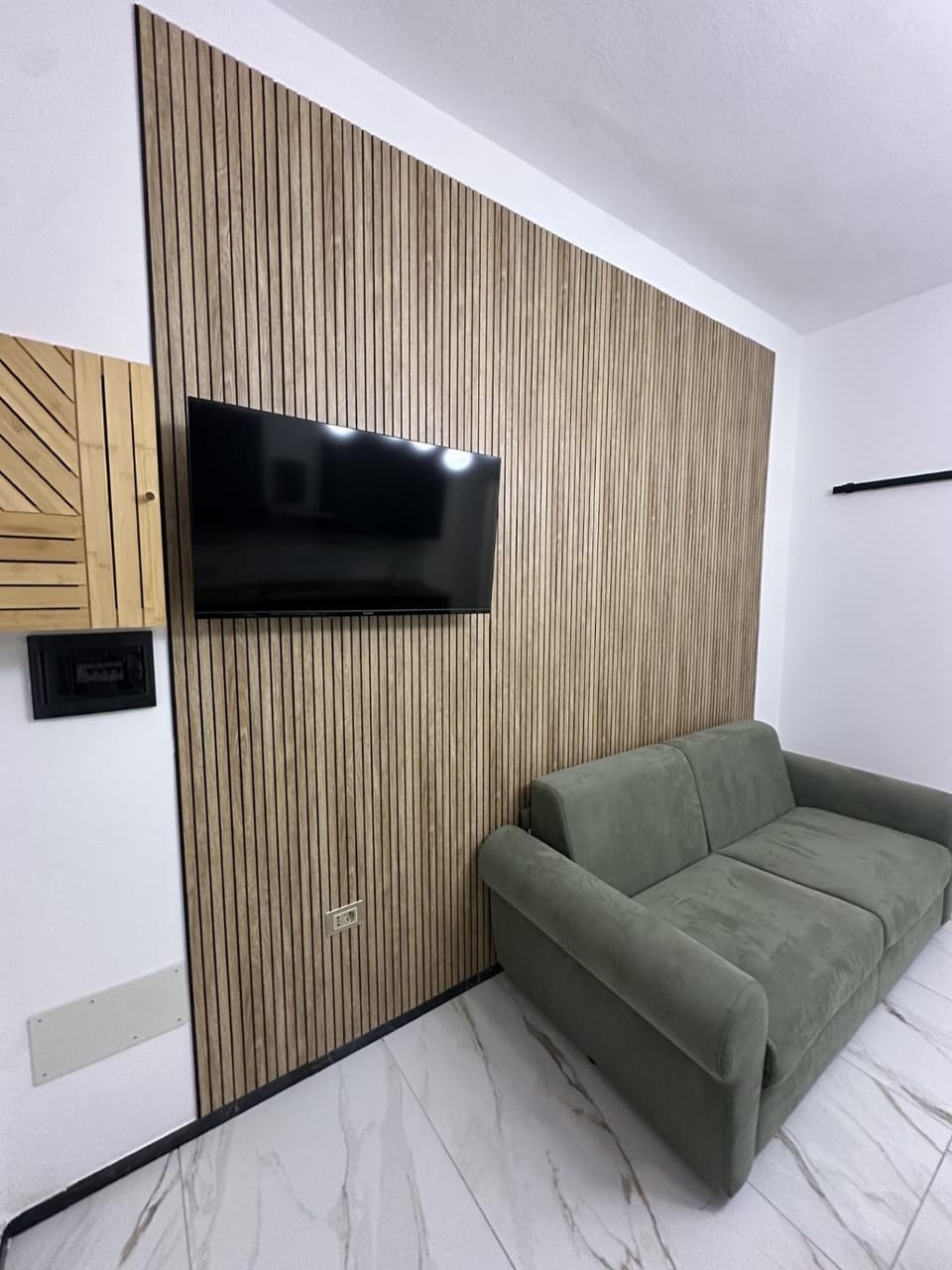 TV and multimedia, Living room, Seating area, Evening entertainment