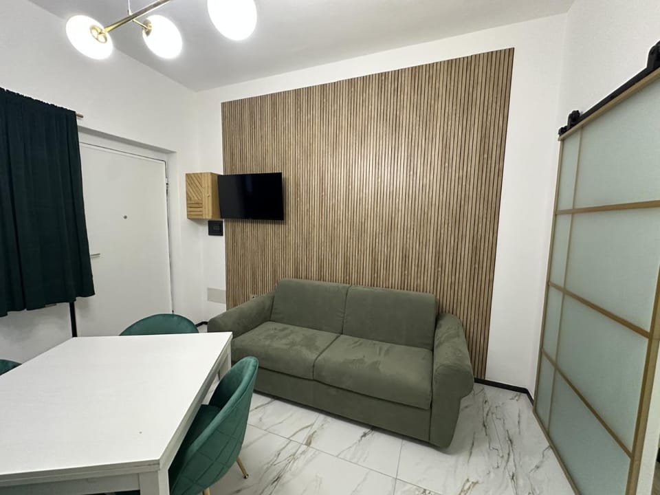 TV and multimedia, Living room, Seating area, Bedroom