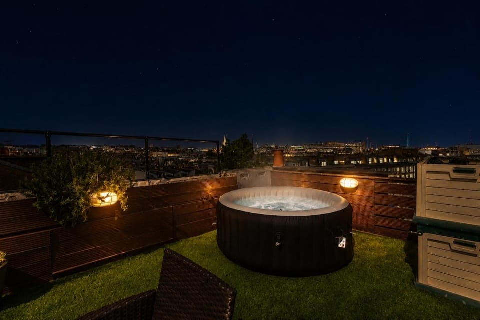 Night, Hot Tub