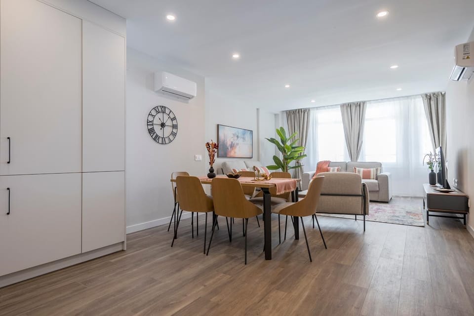 Living room, Seating area, Dining area, air conditioner