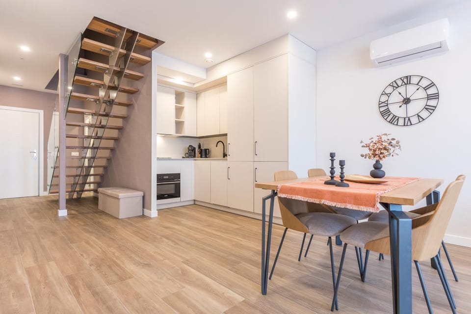Kitchen or kitchenette, Living room, Seating area, Dining area, stove