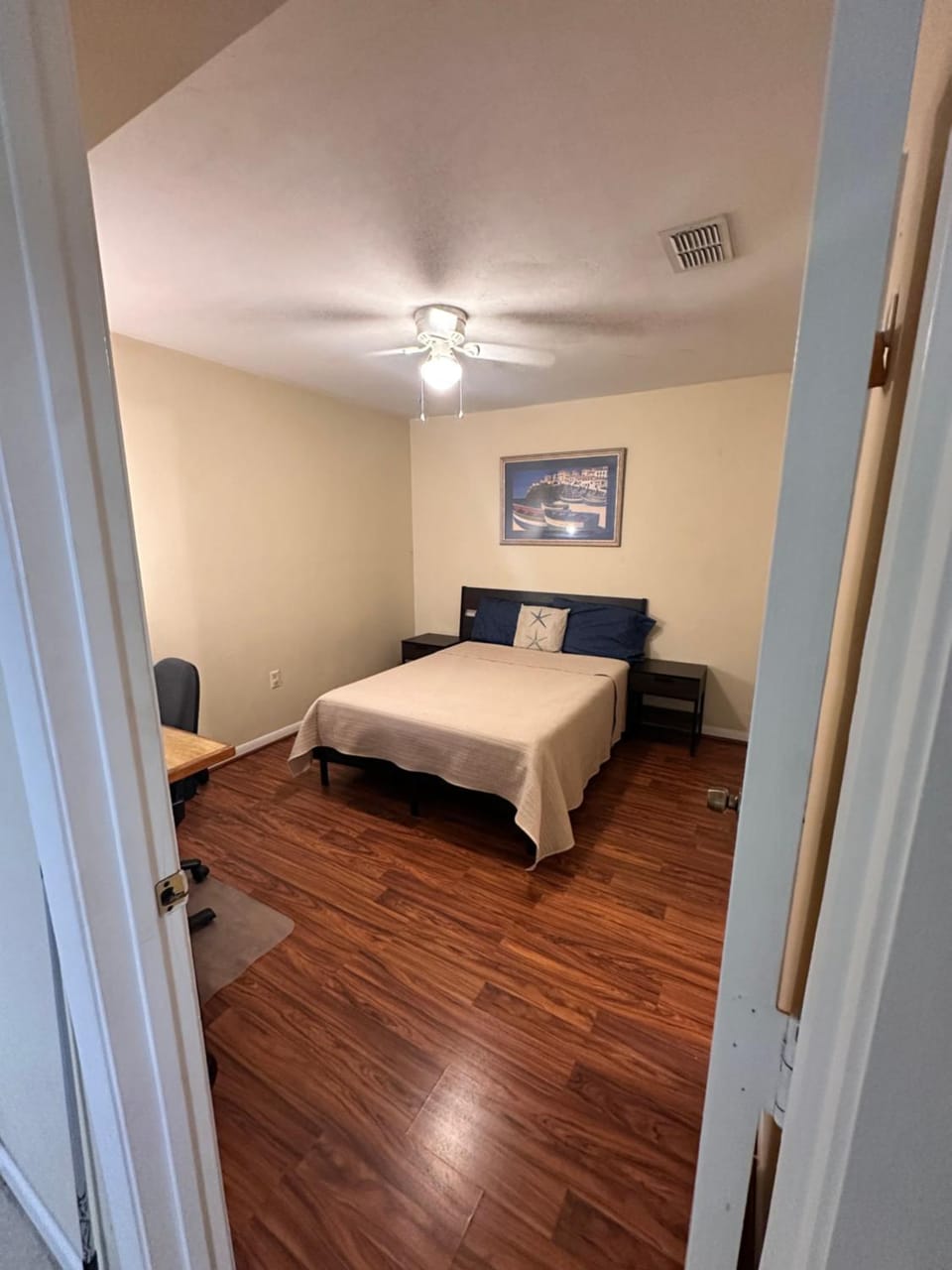Bed, Photo of the whole room, Bedroom