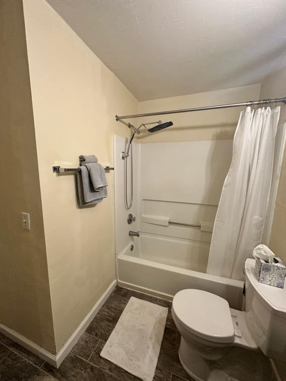 Shower, Toilet, Bathroom, towels