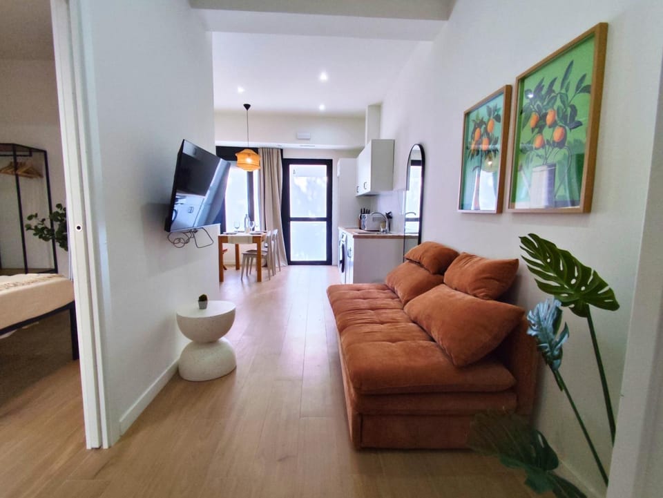 Communal lounge/ TV room, Bed, TV and multimedia, Living room, Photo of the whole room, Seating area