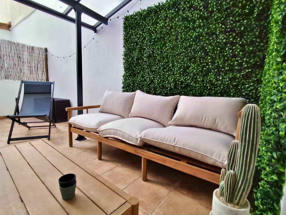 Day, Garden, Balcony/Terrace, Living room, Seating area