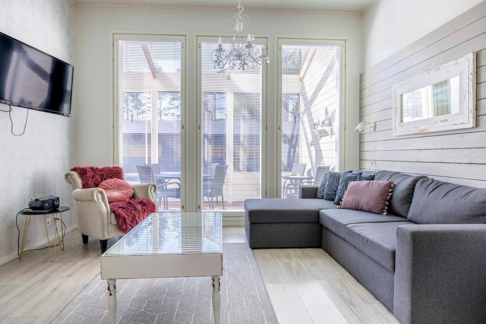 TV and multimedia, Living room, Photo of the whole room, Seating area, pet friendly