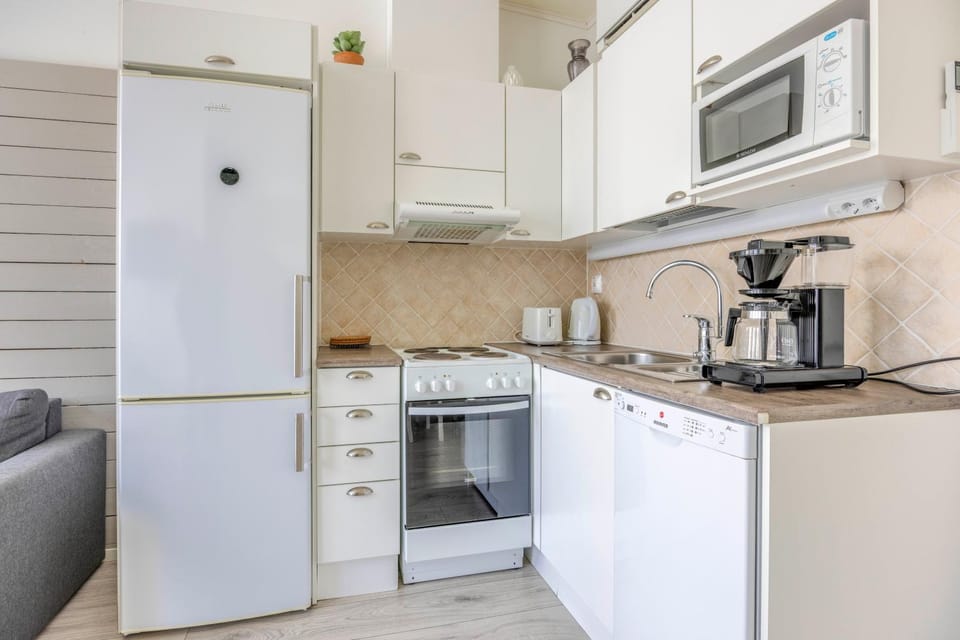 Coffee/tea facilities, Kitchen or kitchenette, dishwasher, microwave, oven, toaster