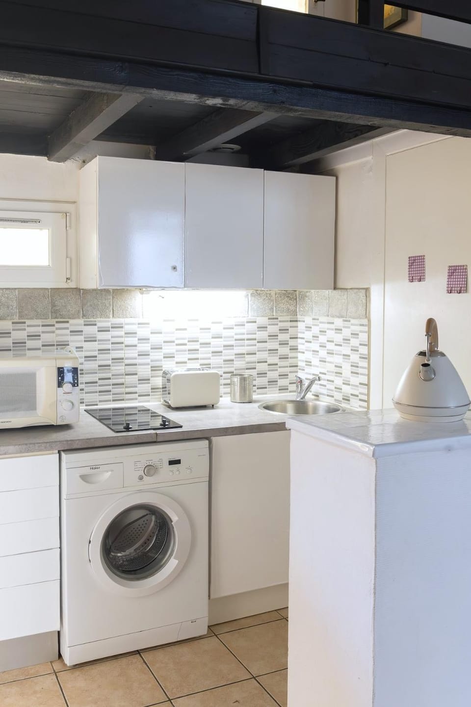 Coffee/tea facilities, Family, microwave, stove, toaster, washing machine, kitchen