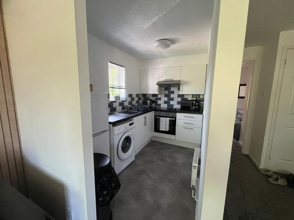 Kitchen or kitchenette, stove, washing machine