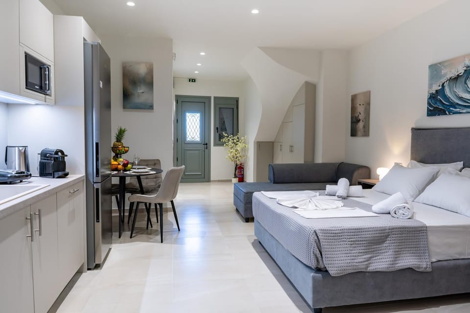 Bed, Photo of the whole room, Seating area, kitchen