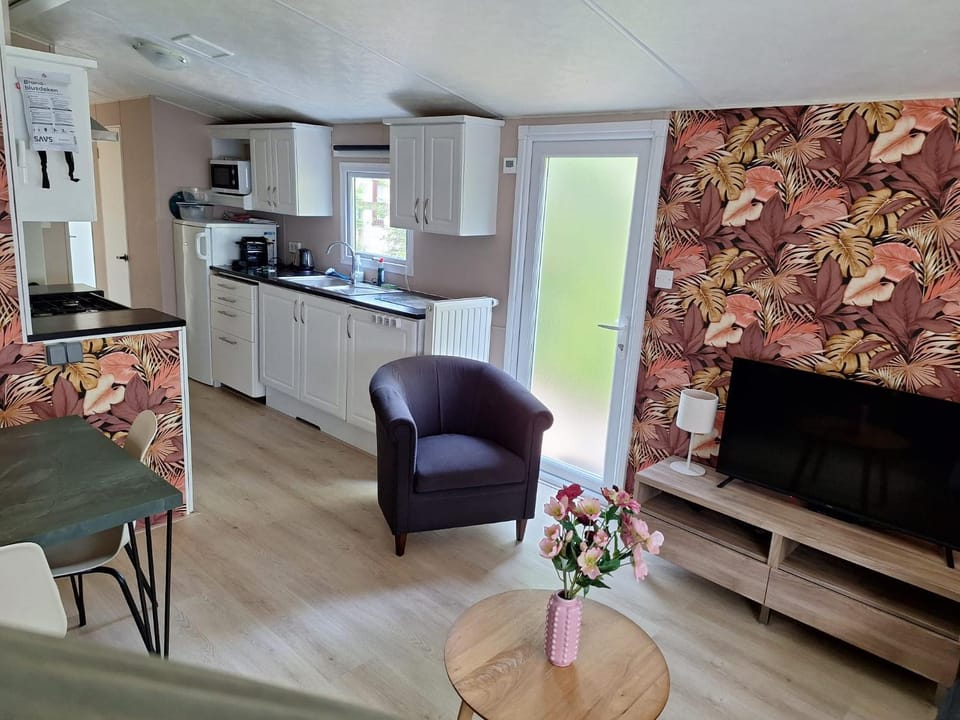 TV and multimedia, Kitchen or kitchenette, Dining area