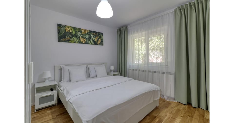 Bed, TV and multimedia, Photo of the whole room, Bedroom, safe