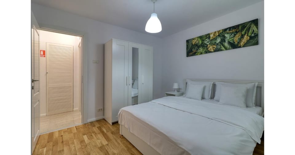 Bed, TV and multimedia, Photo of the whole room, Bedroom, safe