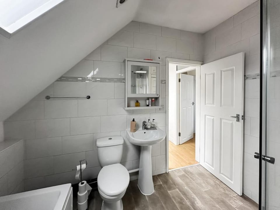 Charming Hideaway | Parking | Near Hospital House in Harrogate