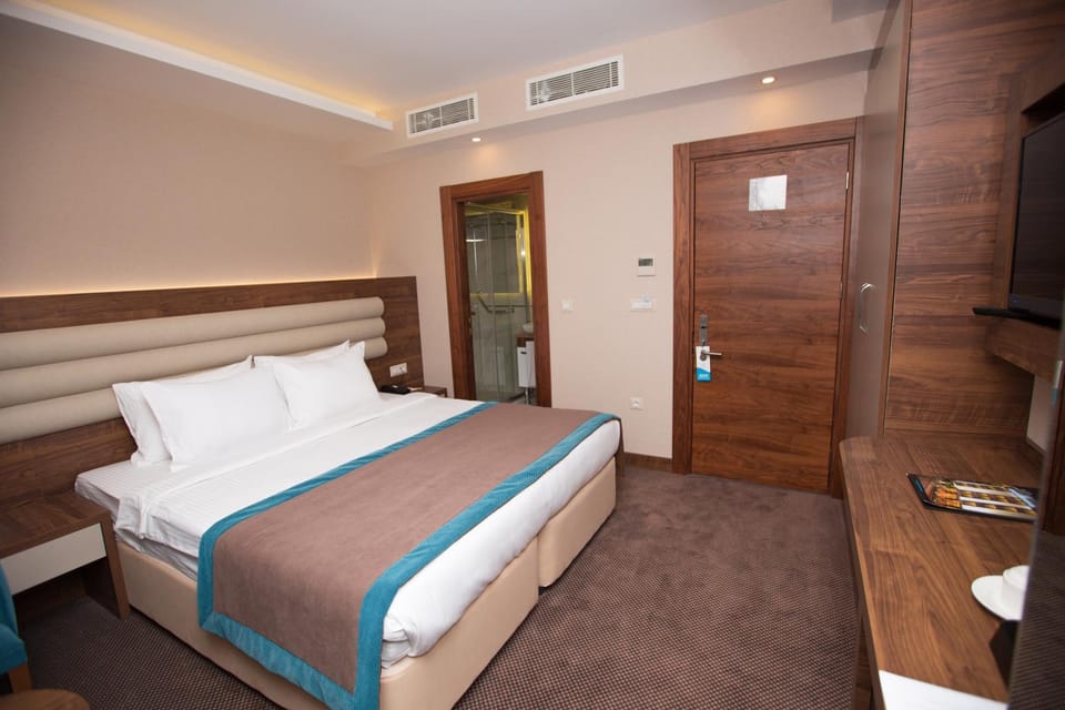 Other, Photo of the whole room, Decorative detail, Family
