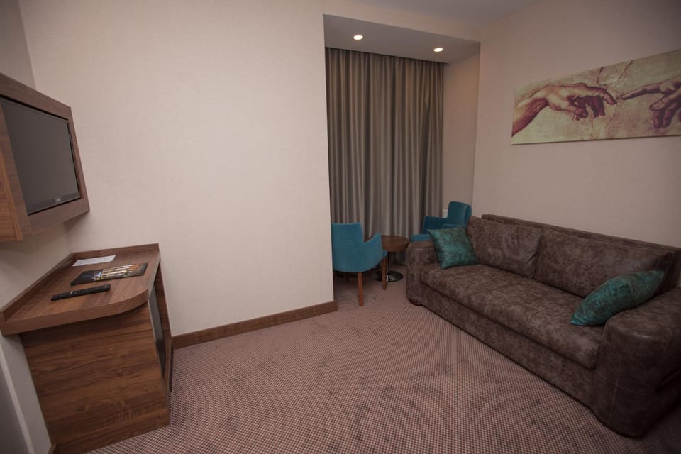 Bed, Other, Photo of the whole room, Decorative detail