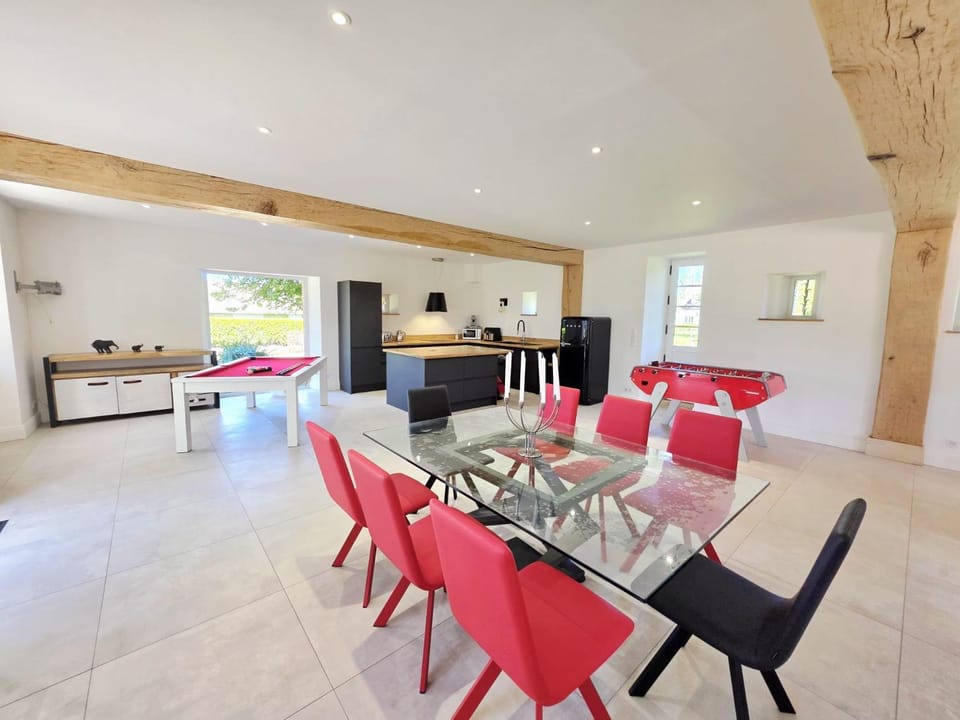 Dining area, pet friendly