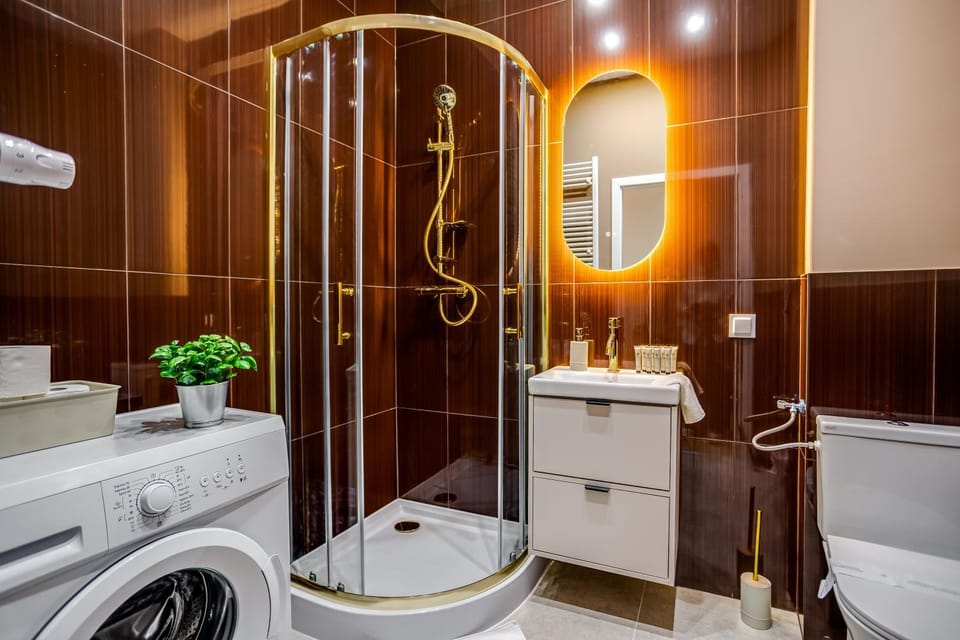 Apartament z Balkonem Kamienica przy R Łazarskim Apartment in Poznan