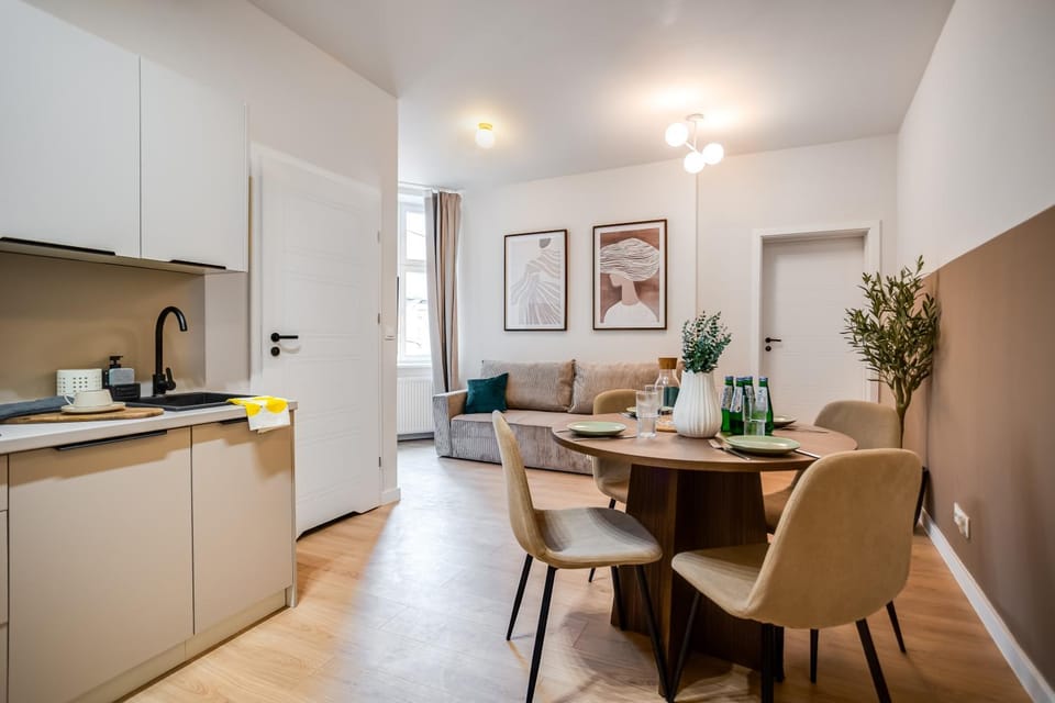 Apartament z Balkonem Kamienica przy R Łazarskim Apartment in Poznan