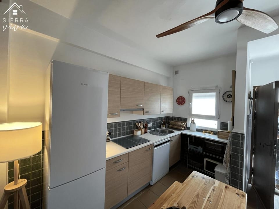 Kitchen or kitchenette, dishwasher