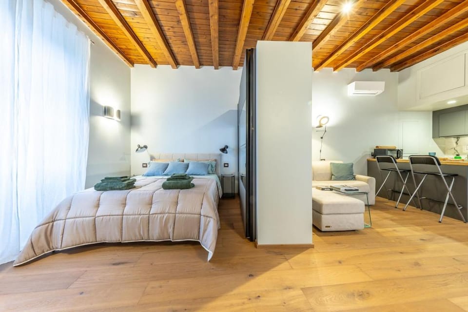 Downtown luxury Sleeps 4, Crocetta, 8 min from the Duomo Apartment in Milan