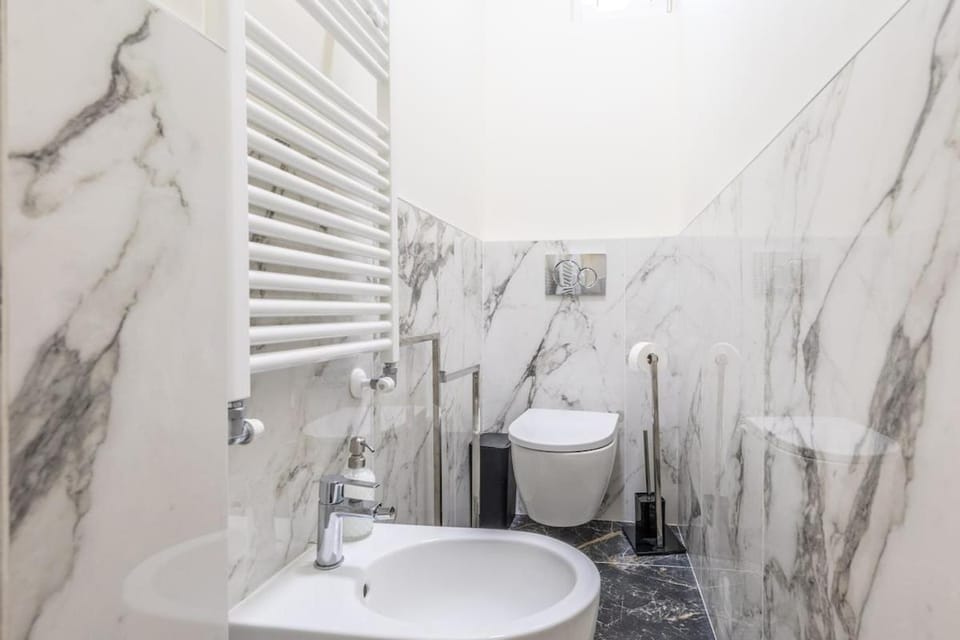 Downtown luxury Sleeps 4, Crocetta, 8 min from the Duomo Apartment in Milan