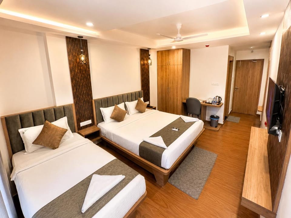 Sukanya Elite Puri - New Luxurious stay near Blue Flag beach with All AC Room, Free Parking & Restaurant Inn in Puri