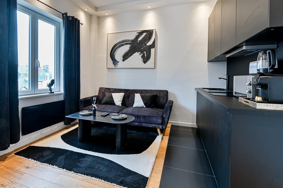 Kitchen or kitchenette, Living room