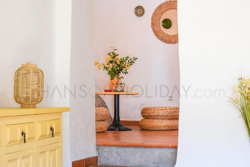 La Casa De Manuel Nera, Frigiliana Traditional townhouse in the old-quarter with private pool HansOnHoliday Rentals Apartment in Frigiliana